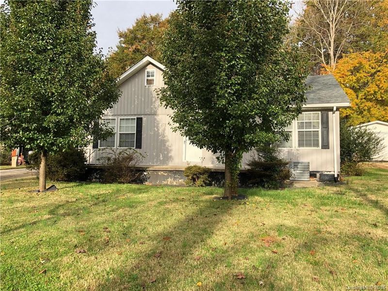 212 Bingham St, Statesville, NC 28677