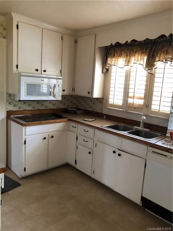 212 Bingham St, Statesville, NC 28677