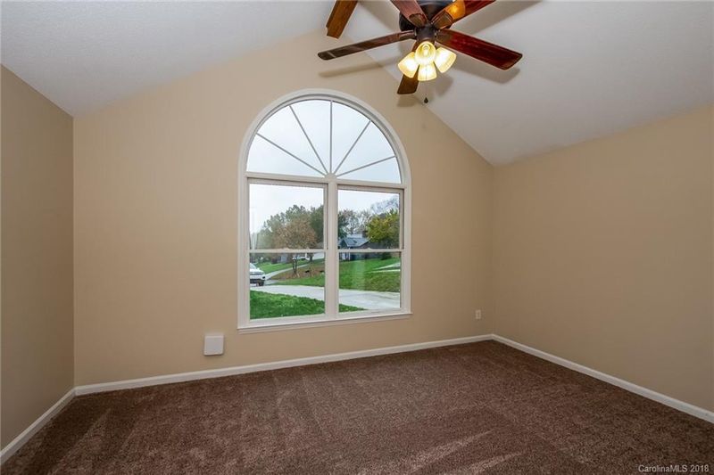 10643 Canyon Rd, Charlotte, NC 28214