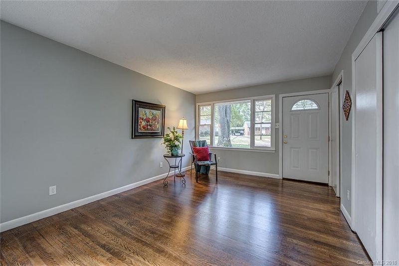 610 Park Ter, Gastonia, NC 28054