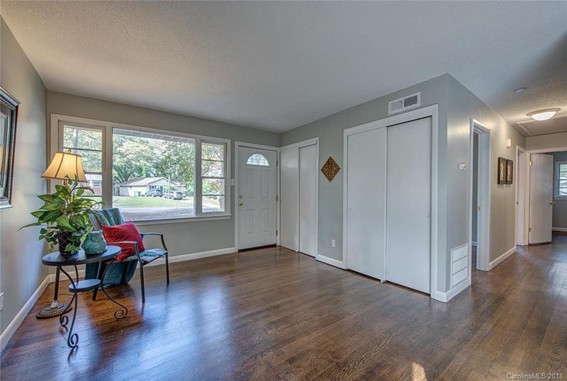 610 Park Ter, Gastonia, NC 28054