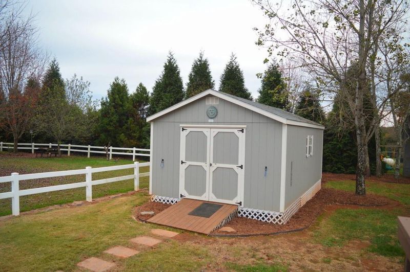 1489 Kelley Ct, Conover, NC 28613