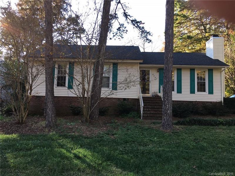 6207 Old Meadow Rd, Charlotte, NC 28227