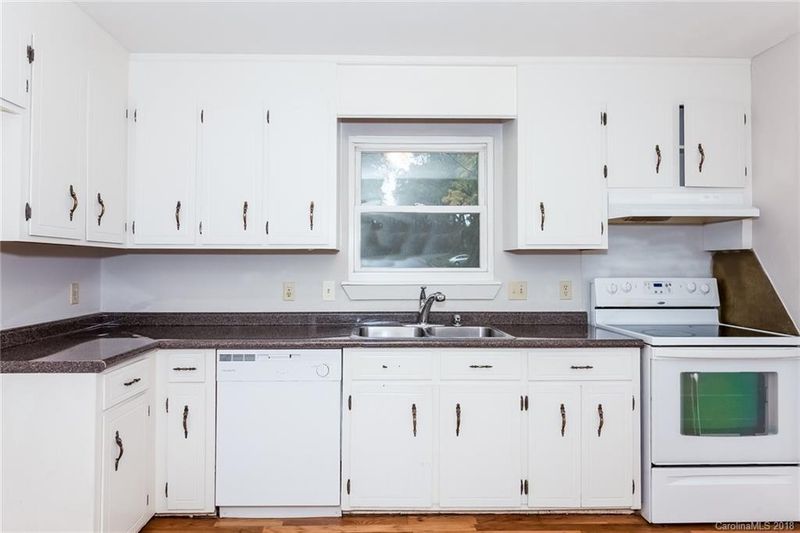 8301 Barncliff Rd, Charlotte, NC 28227