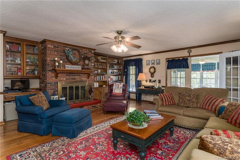 202 Julia Dr, Lincolnton, NC 28092
