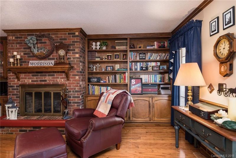 202 Julia Dr, Lincolnton, NC 28092