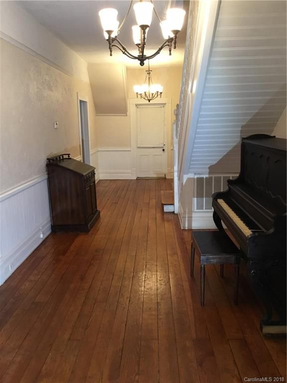 621 Front St, Statesville, NC 28677
