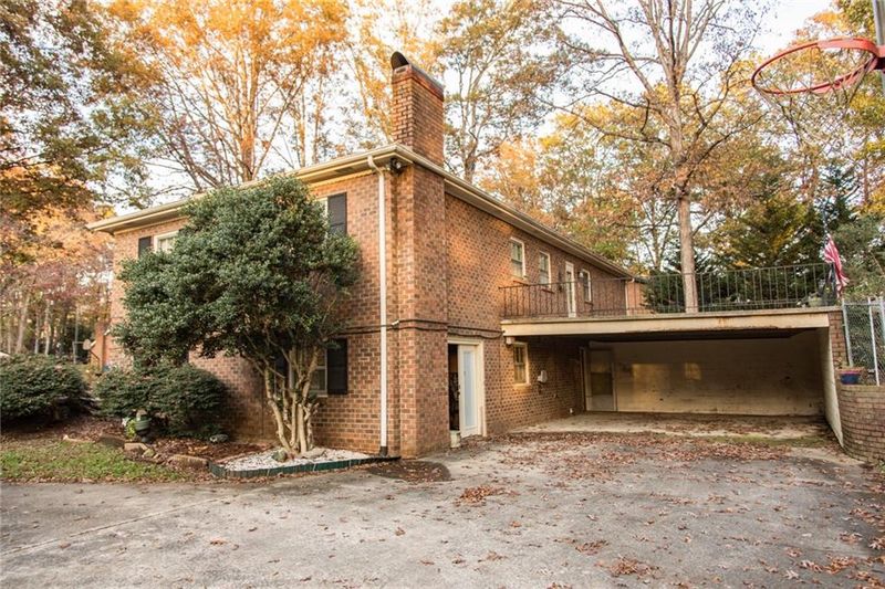 1260 18th Ave NE, Hickory, NC 28601