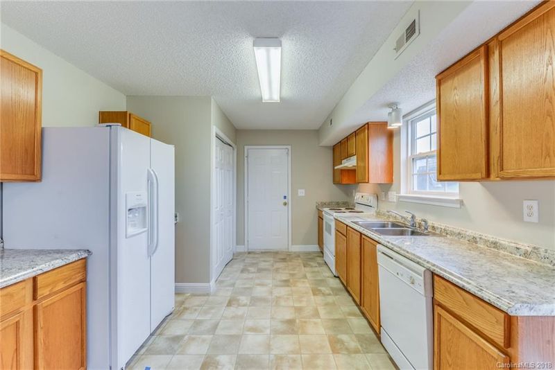 916 Clover Gap Dr, Charlotte, NC 28214