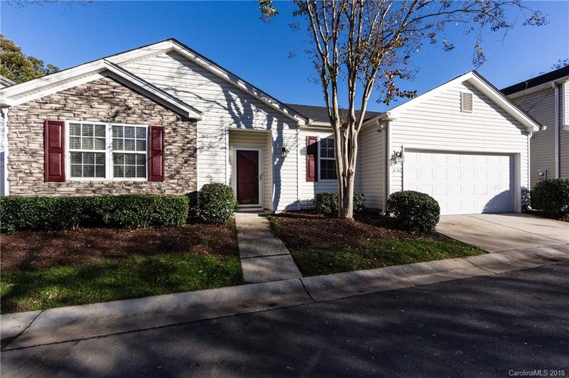9154 Meadowmont View Dr, Charlotte, NC 28269
