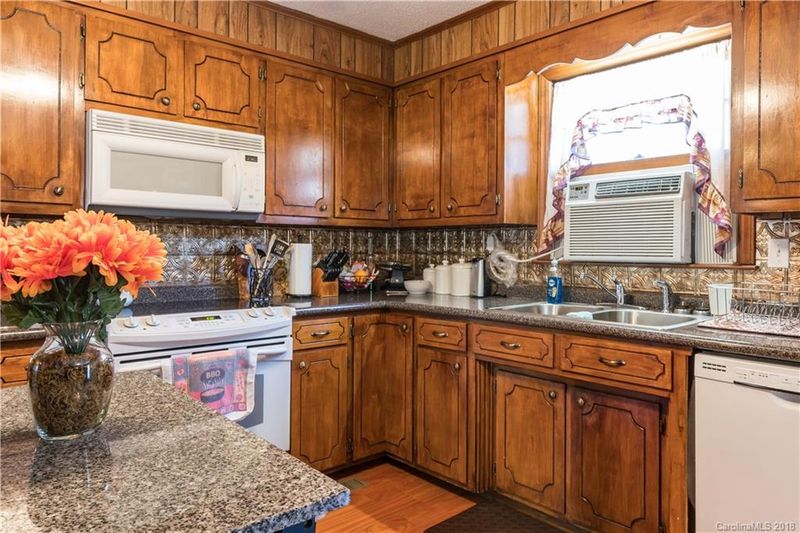 112 Alexis Forest Dr, Stanley, NC 28164