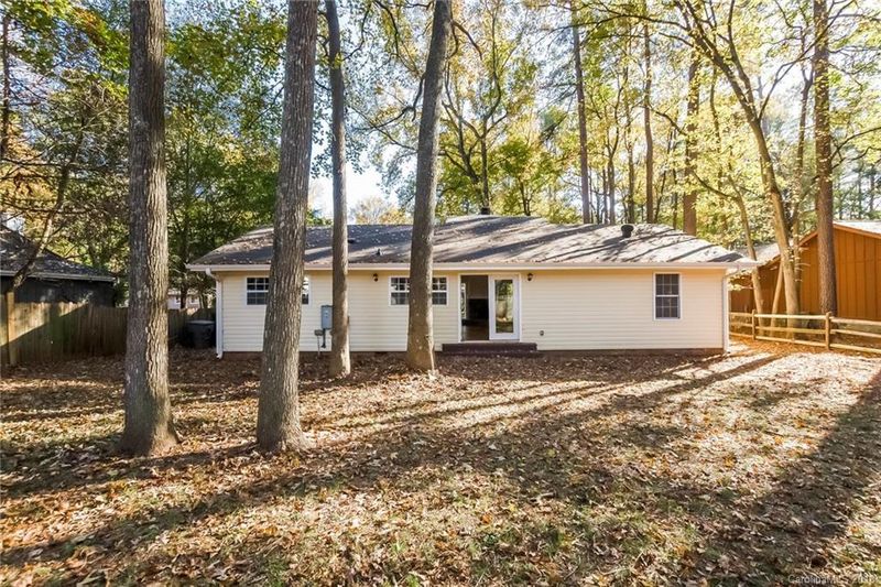 1048 Pineborough Rd, Charlotte, NC 28212