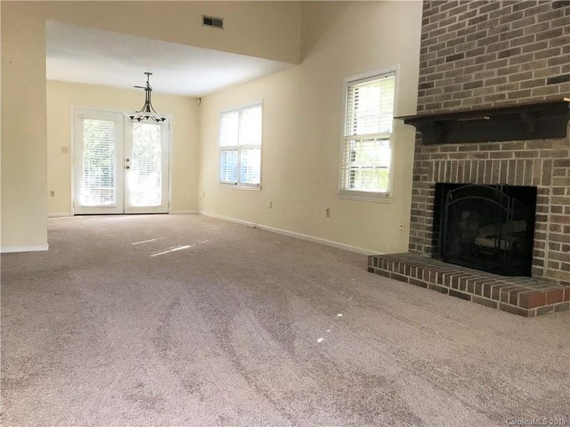 9137 Essen Ln, Charlotte, NC 28210