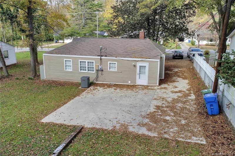 811 Woodland Dr, Lancaster, SC 29720