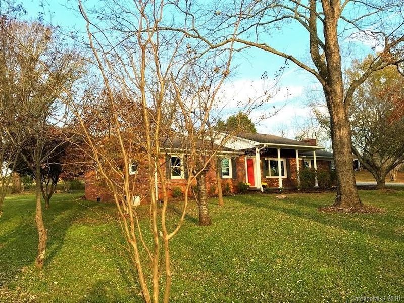 280 Clearview Rd, Statesville, NC 28625