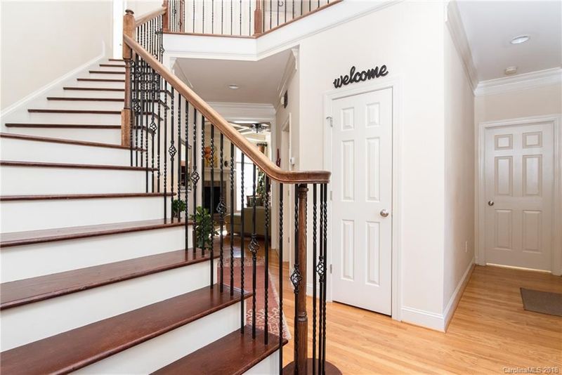 570 Ballymote Ct, Matthews, NC 28104