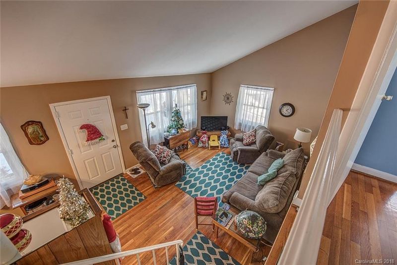 615 Forest Dr, Gastonia, NC 28054