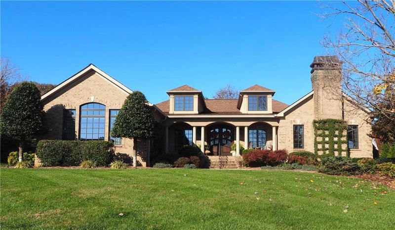 3965 Golf Dr, Conover, NC 28613