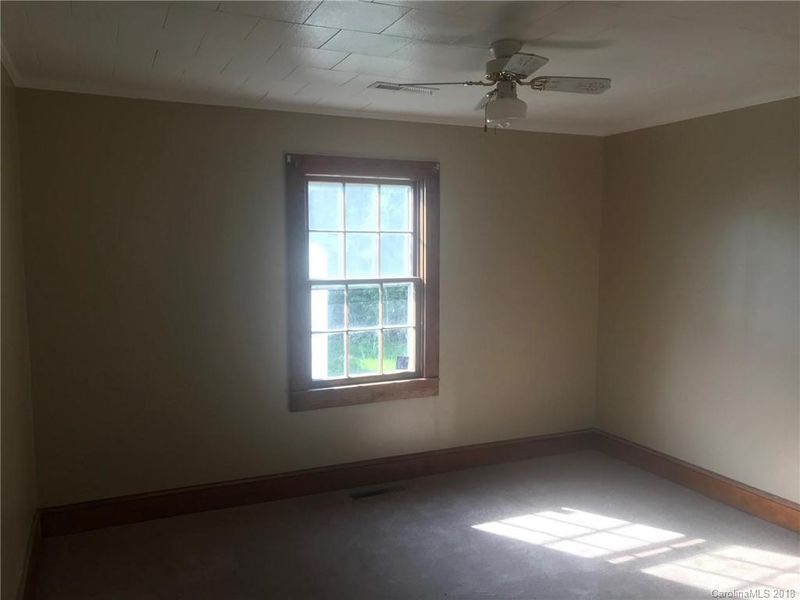 1862 Mollys Backbone Rd, Sherrills Ford, NC 28673