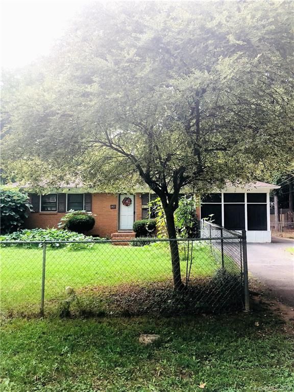 2427 Dora Dr, Charlotte, NC 28215