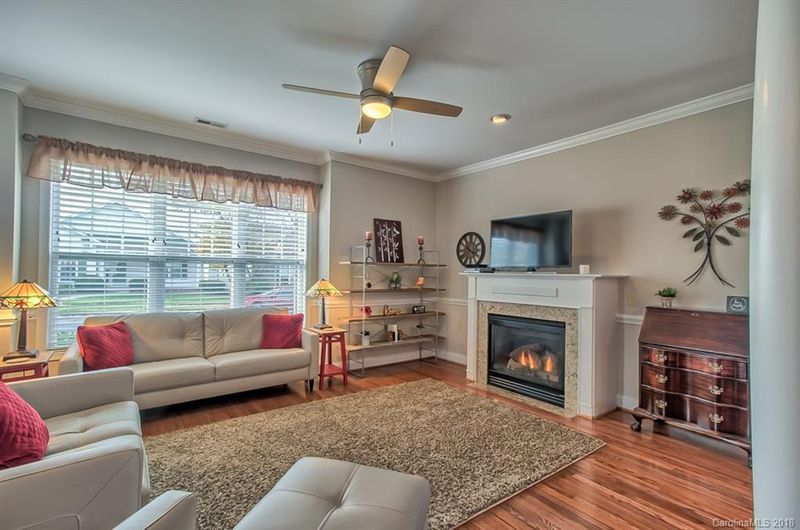 9916 Bishops Gate Blvd, Pineville, NC 28134
