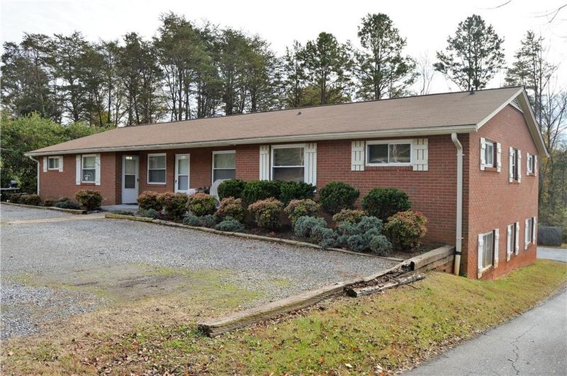 462 26th Ave NE, Hickory, NC 28601