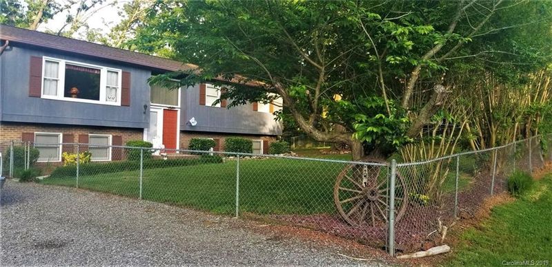 715 Sharon Dr, Statesville, NC 28625