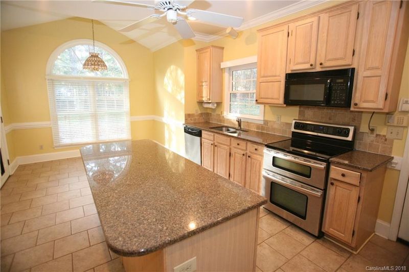 2720 Lamplighter Dr, Kannapolis, NC 28081
