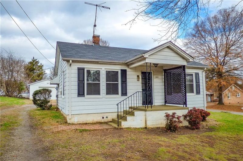 1237 12th Ave NE, Hickory, NC 28601