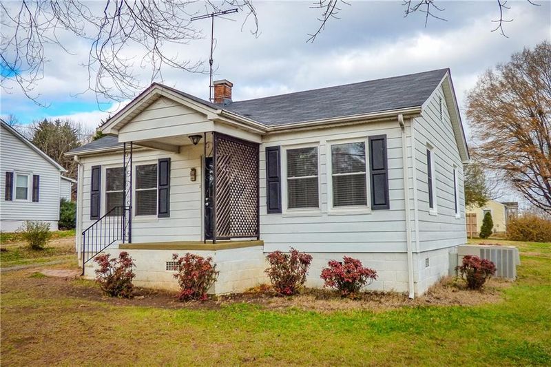 1237 12th Ave NE, Hickory, NC 28601