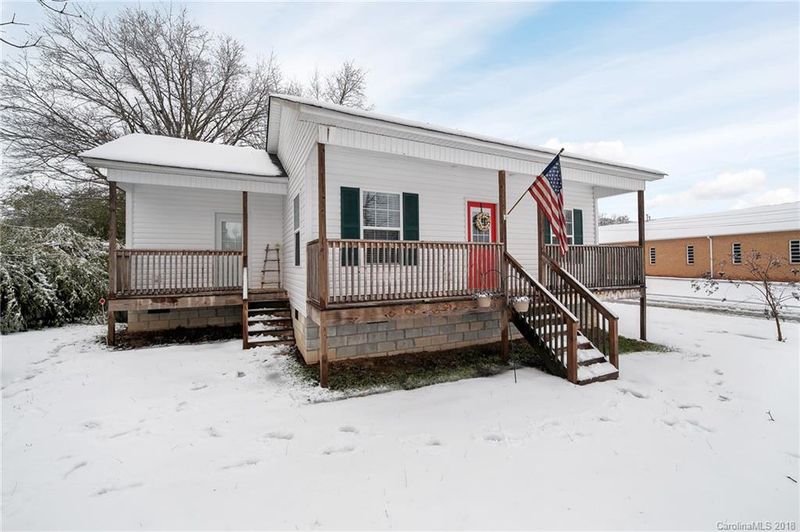 105 Hampshire Ln, Clover, SC 29710