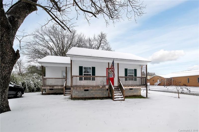 105 Hampshire Ln, Clover, SC 29710