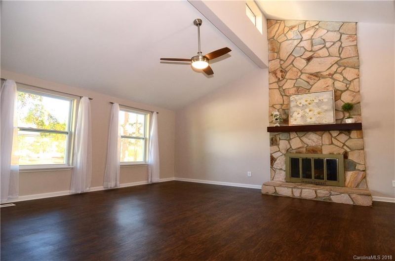 6820 Pence Rd, Charlotte, NC 28215