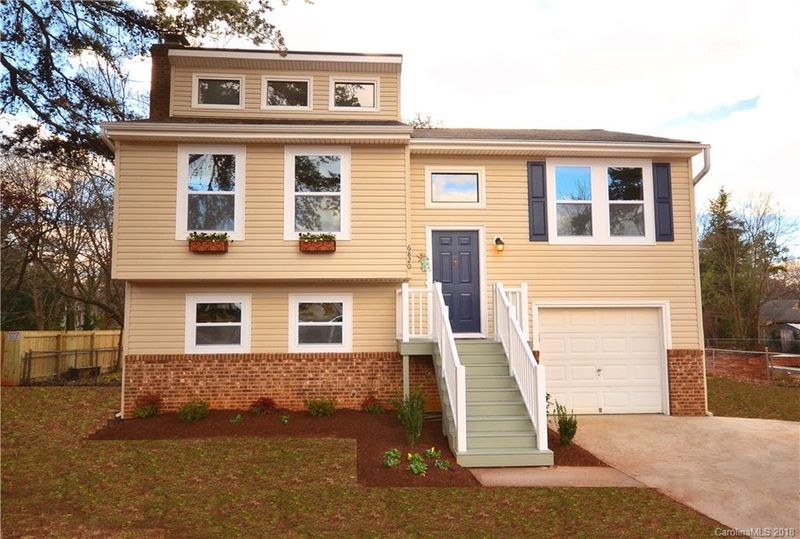 6820 Pence Rd, Charlotte, NC 28215