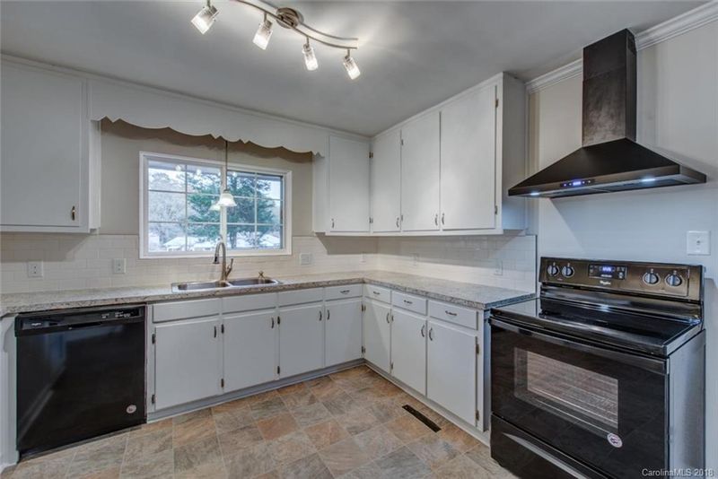 800 Home Trl, Gastonia, NC 28052