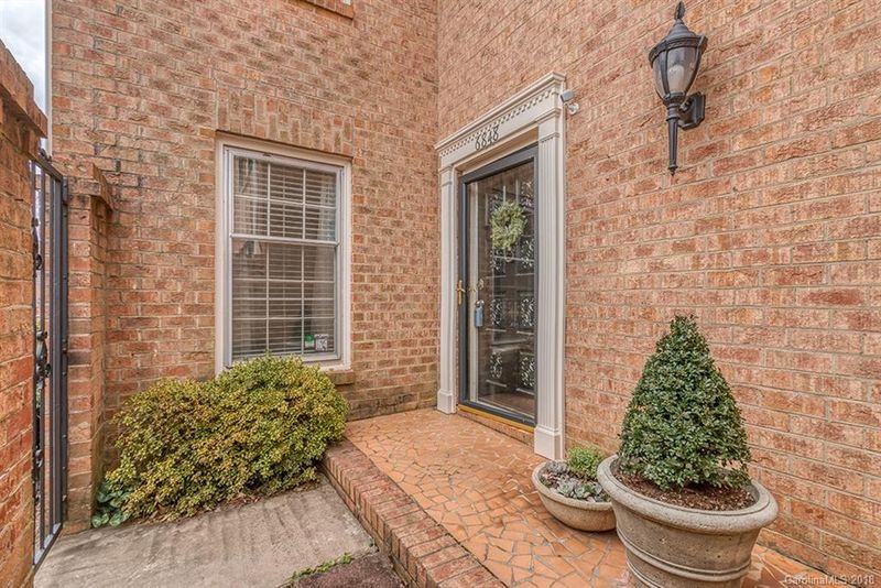 6848 Dumbarton Dr, Charlotte, NC 28210