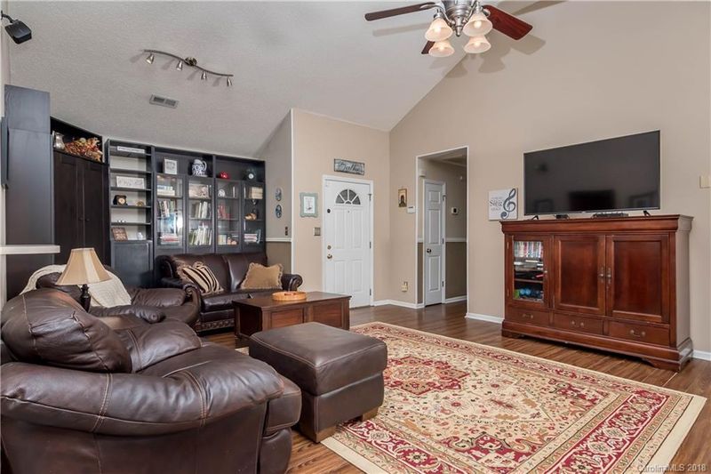 304 Tamarack Dr, Matthews, NC 28104