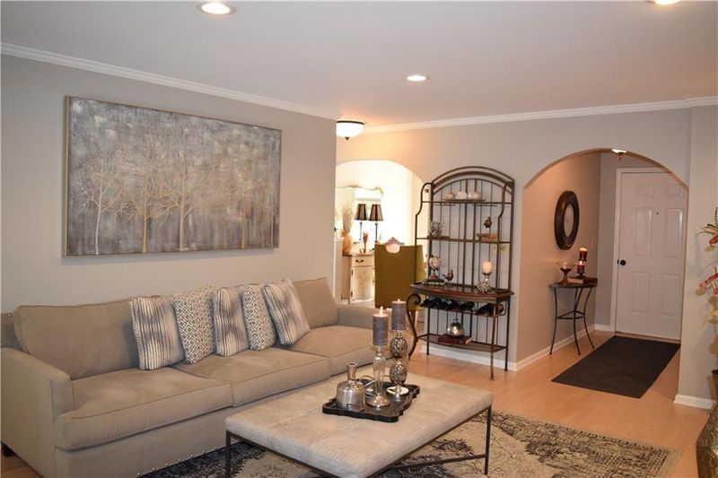 136 8th Ave NW, Hickory, NC 28601