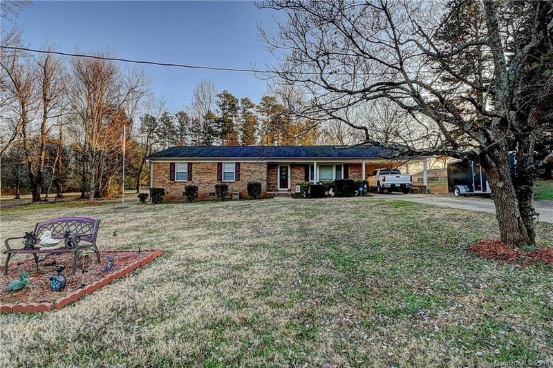 514 Delview Dr, Cherryville, NC 28021