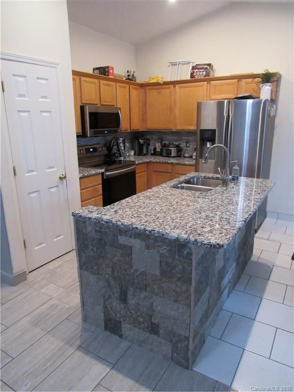 6108 Raisin Tree Ln, Charlotte, NC 28215