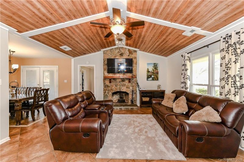 2400 Olde Whitehall Rd, Charlotte, NC 28273