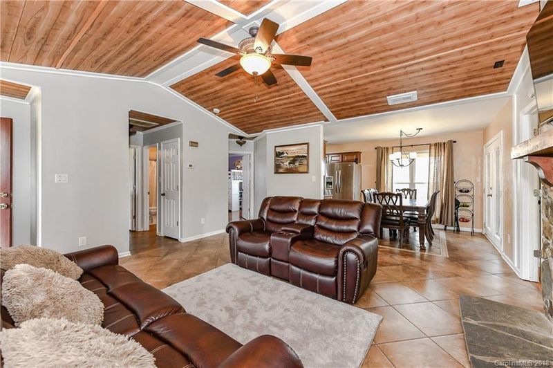 2400 Olde Whitehall Rd, Charlotte, NC 28273