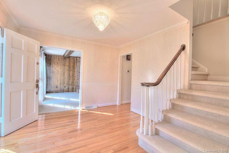 9300 Whitethorn Dr, Charlotte, NC 28277