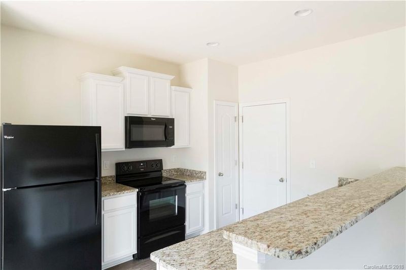 952 Joselynn Dr, Ranlo, NC 28054