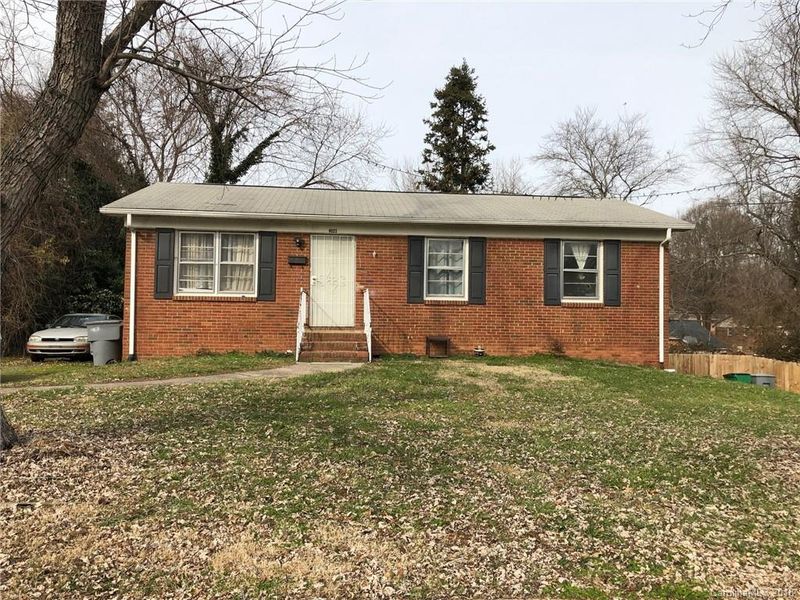 4023 Oak Forest Dr, Charlotte, NC 28215