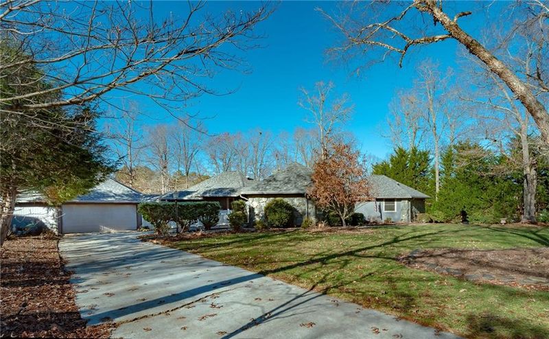 4727 Elmhurst Dr NE, Hickory, NC 28601