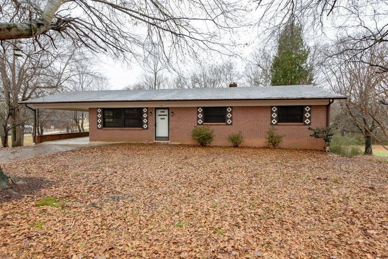1507 21st St NE, Hickory, NC 28601