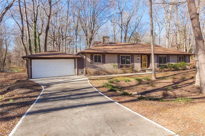 711 Bethune Pl, Matthews, NC 28105
