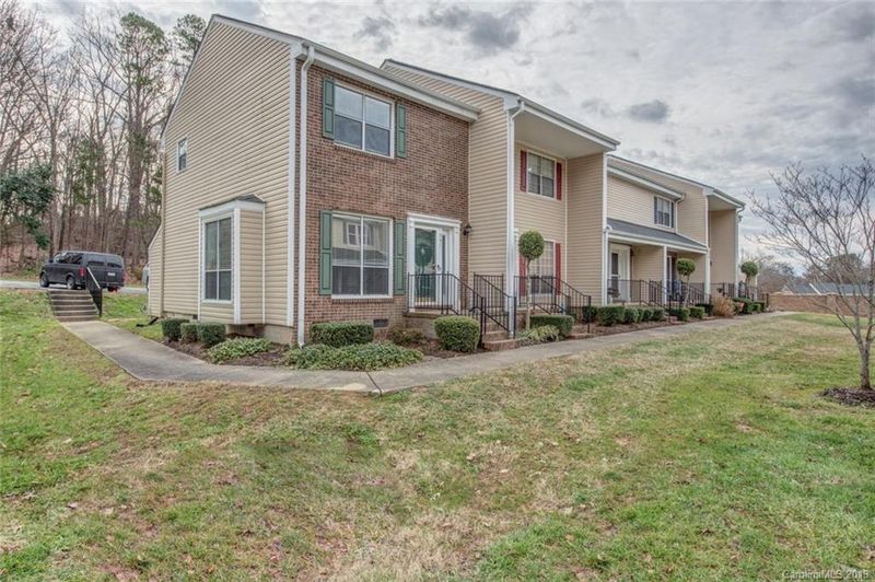 941 Surry Ln, Gastonia, NC 28054