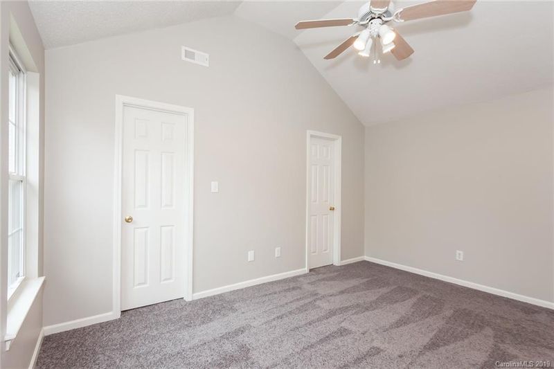 833 Silver Ct, Charlotte, NC 28217
